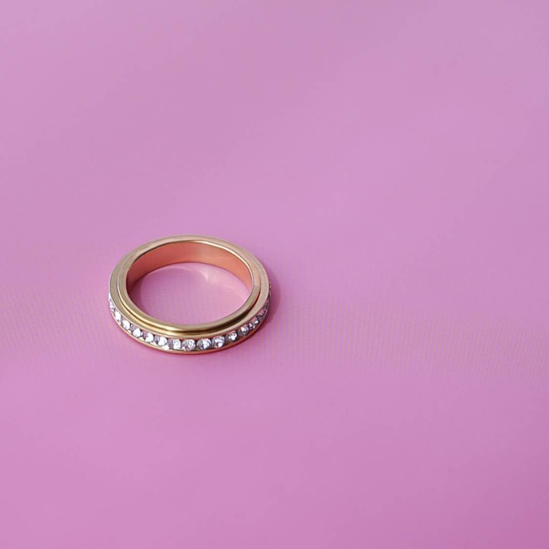 Tilo anti stress ring i forgyldt 2.0 fra LÉ MOSCH, bevægelig ring, beroligende ring, adhd ring,