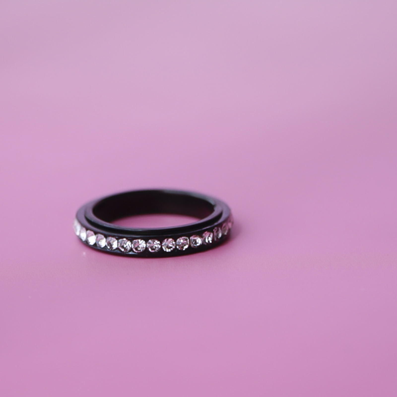 Tilo anti stress ring i sort 2.0 fra LÉ MOSCH, bevægelig ring, beroligende ring, adhd ring,