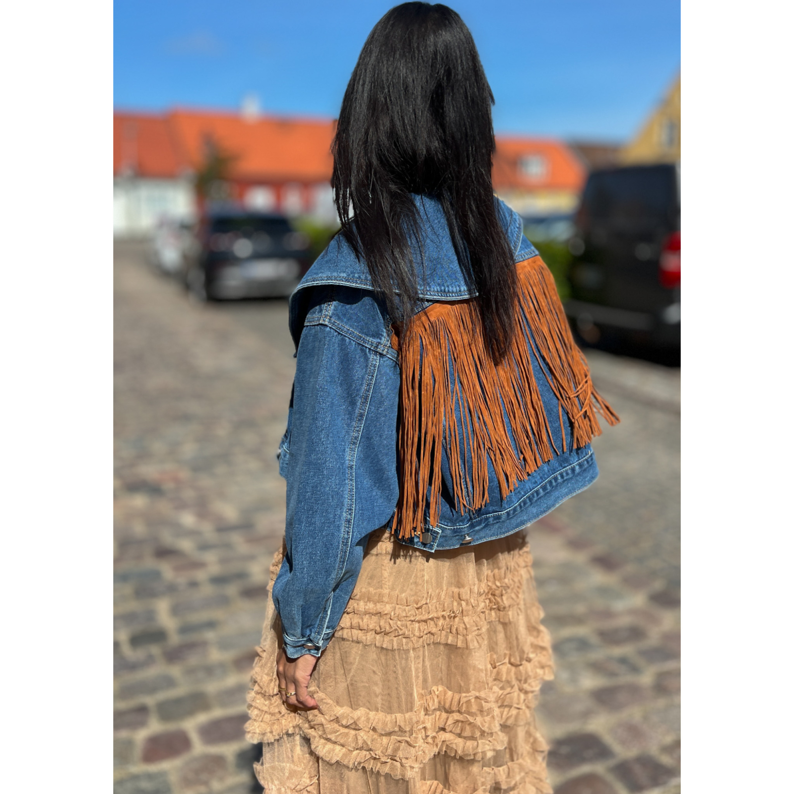 Vintage Vibes 017 denimjakke fra LÉ MOSCH, jakke med brune frynser, cool og anderledes denimjakke med frynser på ryggen,
