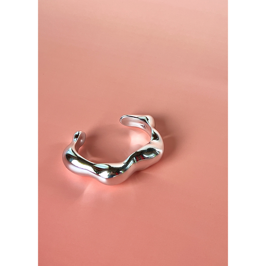 Ellie armring i sølvfarvet fra LÉ MOSCH, dekorativ statement armring, let armring med fylde, 
