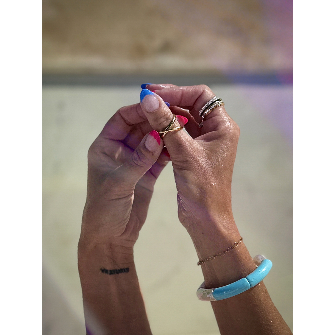 Trille Slim Tre I En Ring i Forgyldt fra LÉ MOSCH, nulre ring der afstresser, adhd ring med tre løse ringe, 