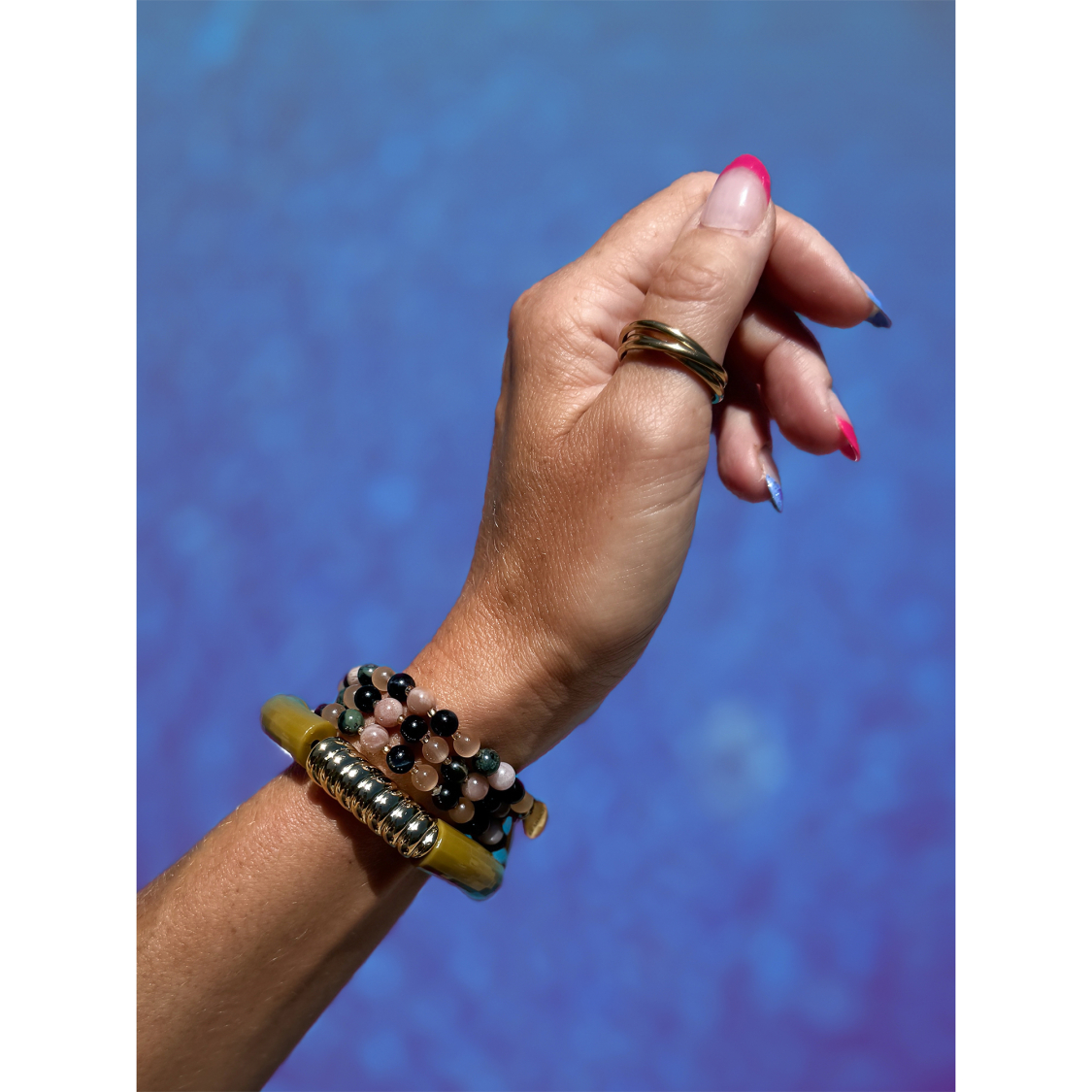 Maggie armbånd no 41 fra LÉ MOSCH, smukt boheme armbånd lavet i acetat tube perler