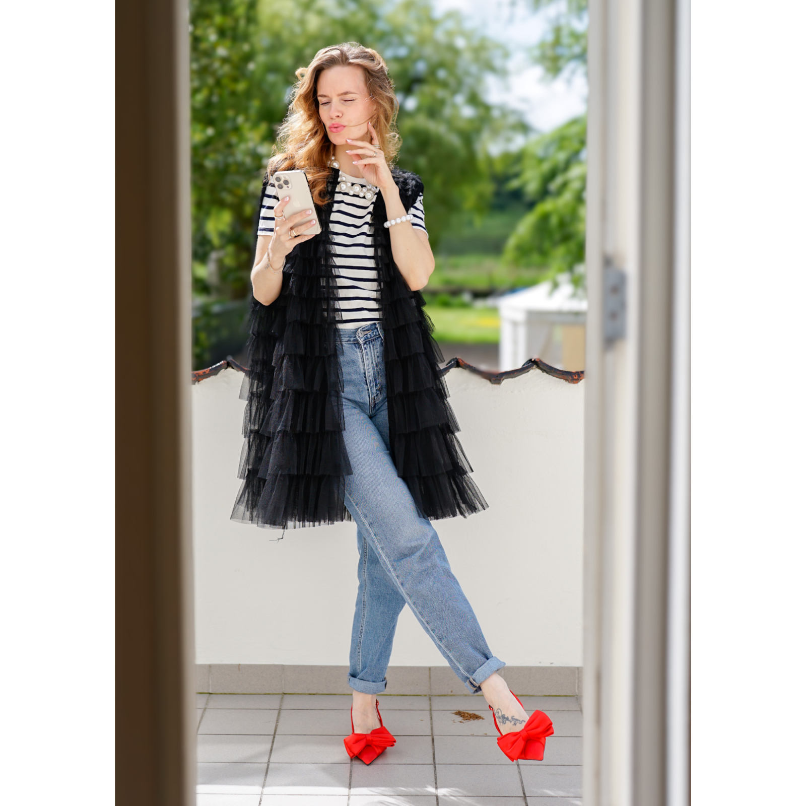 Tabitta Tyl Vest i Sort fra LÉ MOSCH, oversize vest, vest af tyl, feminin og let vest, 