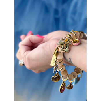 Aya Charm Rosa Donut fra le mosch. Denne charm kan også bruges som en ørering