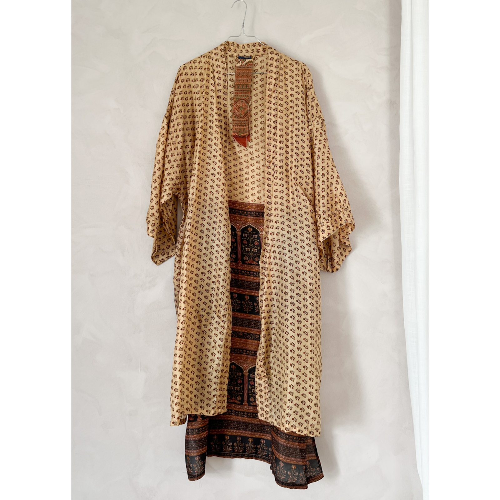 Minju Silkemix kimono no 1142 fra LÉ MOSCH, skøn unik og let kimono, super anvendelig kimono,