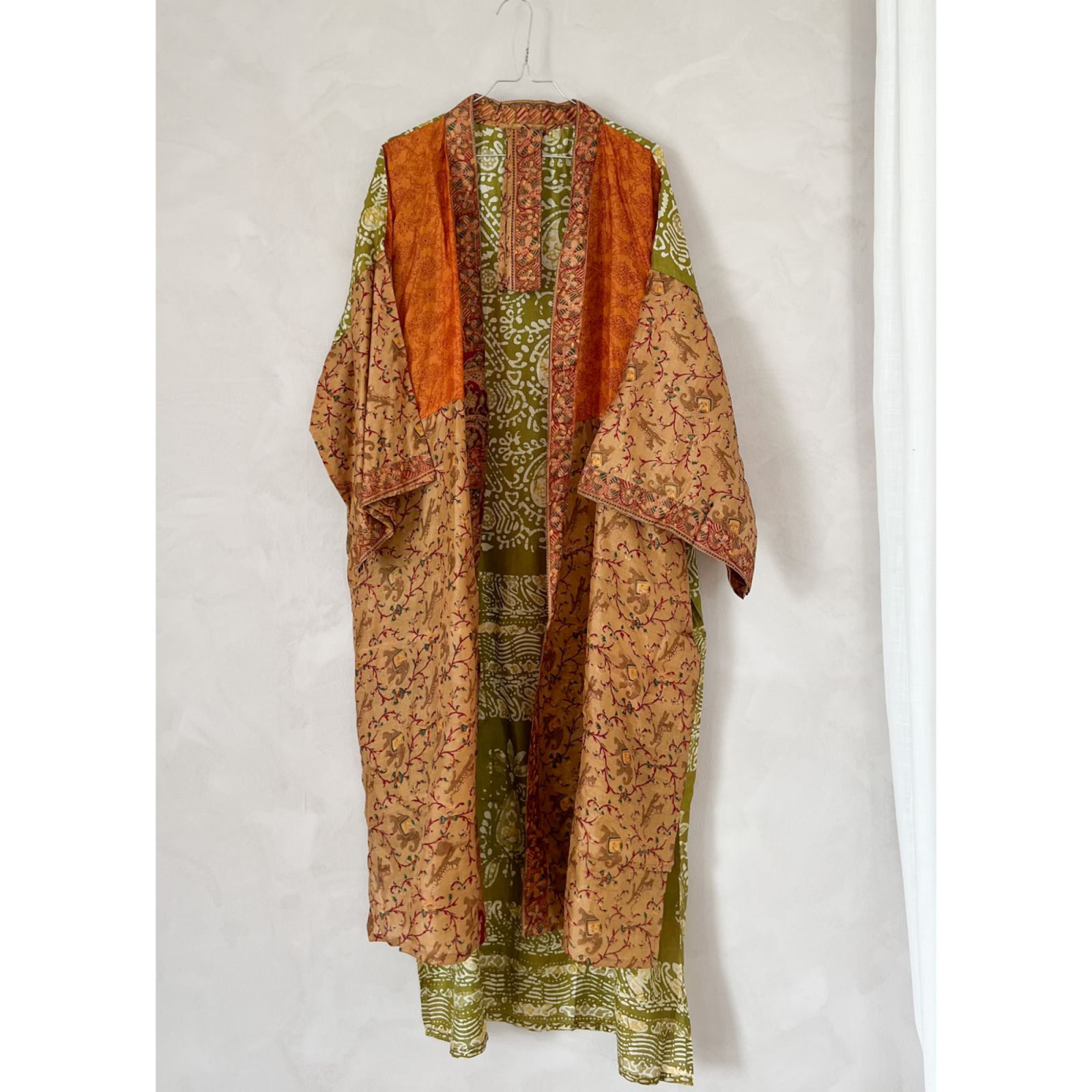 Minju Silkemix kimono no 1146 fra LÉ MOSCH, skøn unik og let kimono, super anvendelig kimono,