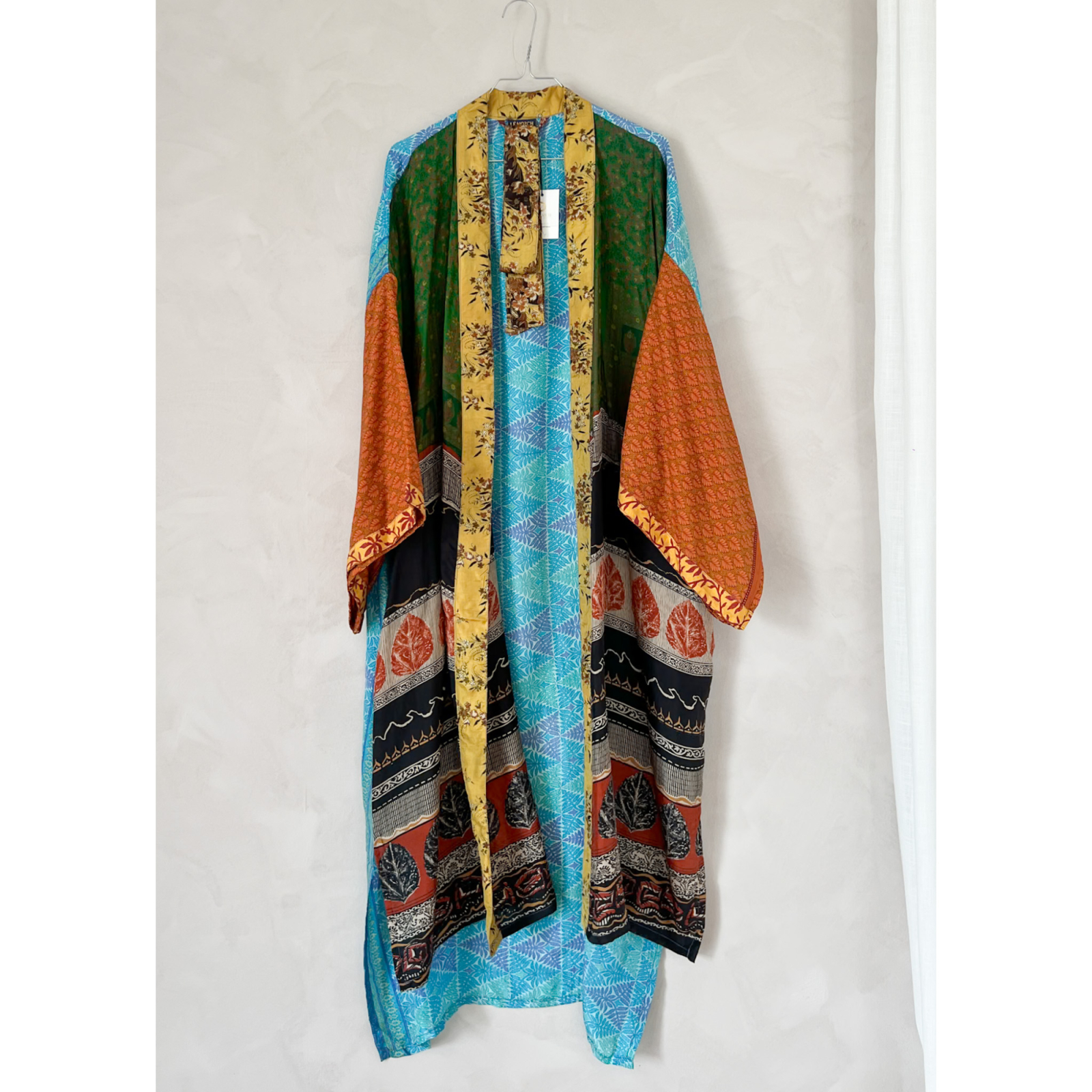 Minju Silkemix kimono no 1149 fra LÉ MOSCH, skøn unik og let kimono, super anvendelig kimono,