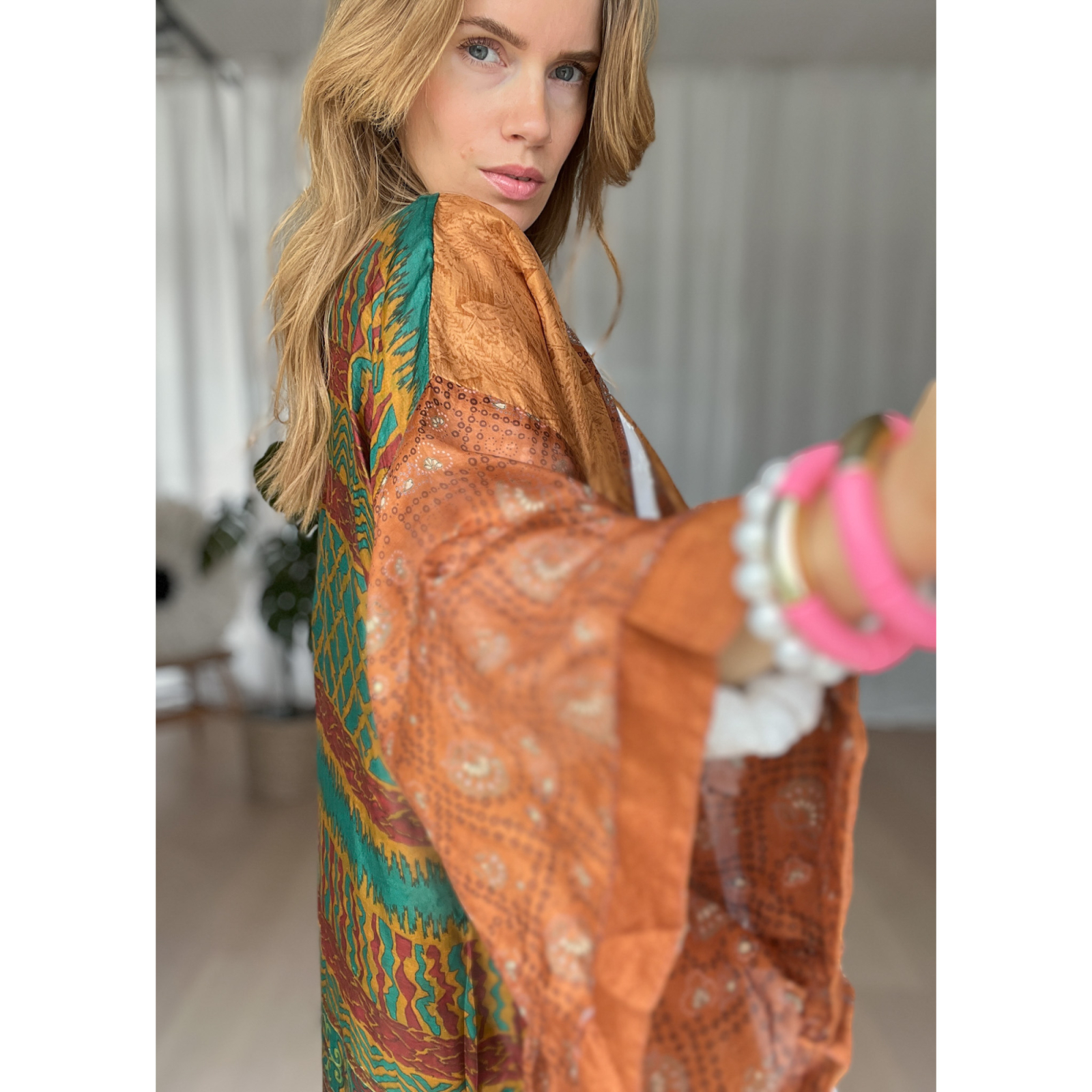 Minju Silkemix kimono no 1151 fra LÉ MOSCH, skøn unik og let kimono, super anvendelig kimono,