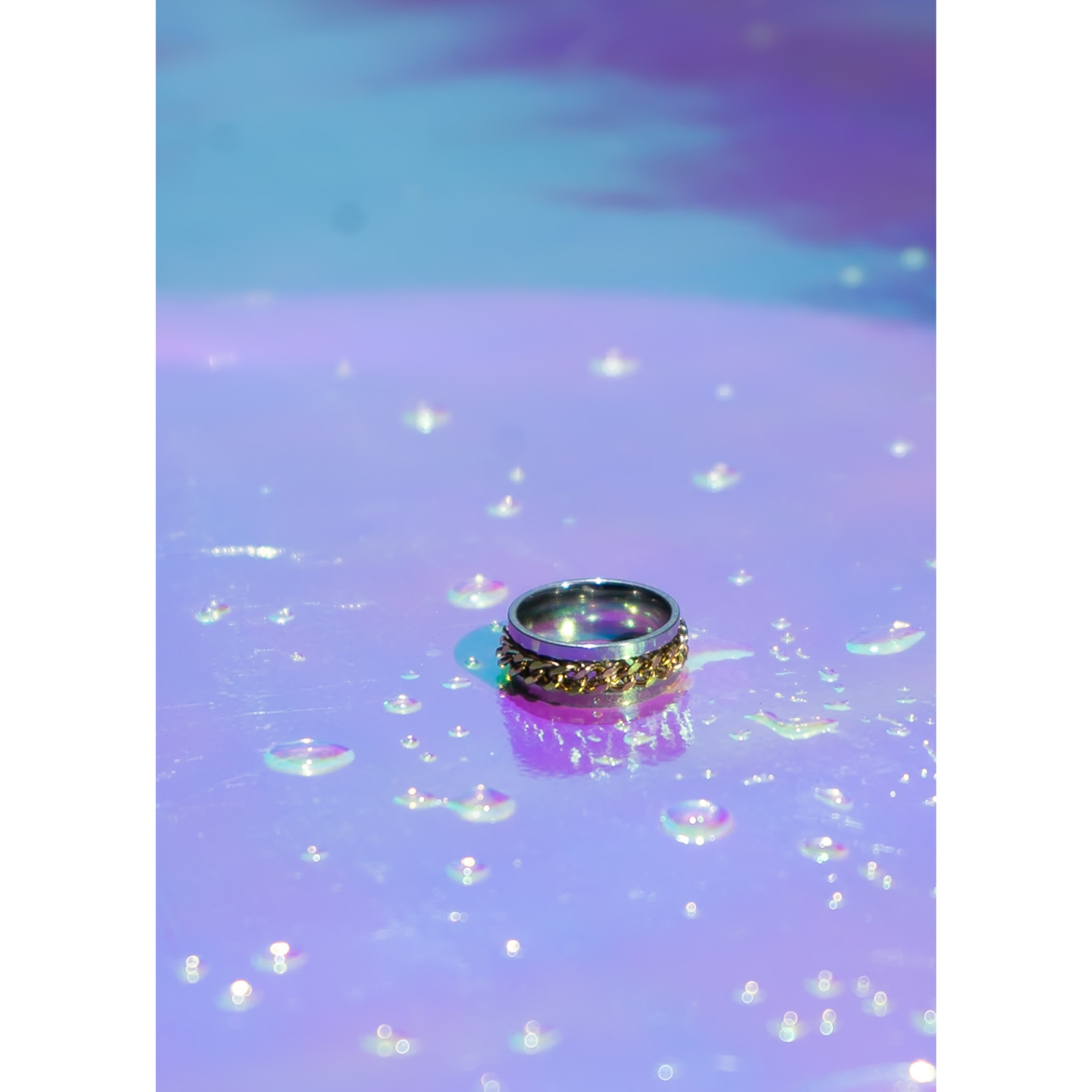 August anti stress ring i stål med forgyldt kæde fra LÉ MOSCH, bevægelig ring, beroligende ring, adhd ring,