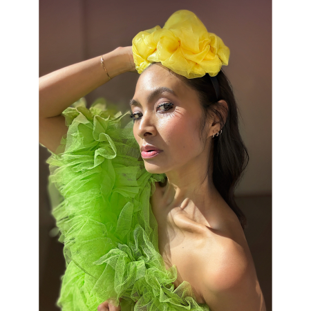 Asymmetrisk Midsommer organza hårbøjle i Gul, smuk og iøjnefaldende hårbøjle, showpiece hårbøjle, 