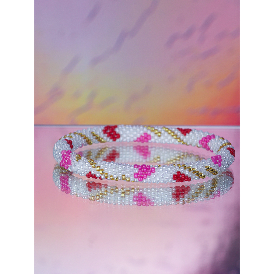 nepal armbånd med perler. håndlavede nepal armbånd med hjerter i pink og rød fra Le Mosch
