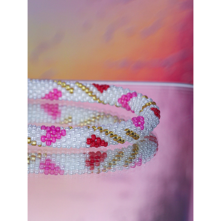 nepal armbånd med perler. håndlavede nepal armbånd med hjerter i pink og rød fra Le Mosch