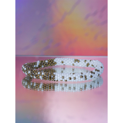 Håndbroderet Nepal Armbånd med Perler i Hvid og Guld fra LE MOSCH