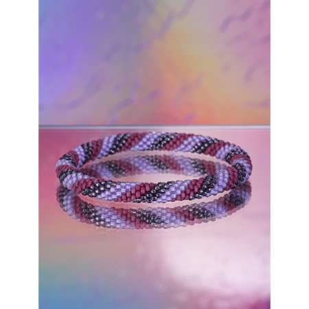 Håndbroderet Nepal Armbånd med Perler i lilla nuancer fra LE MOSCH