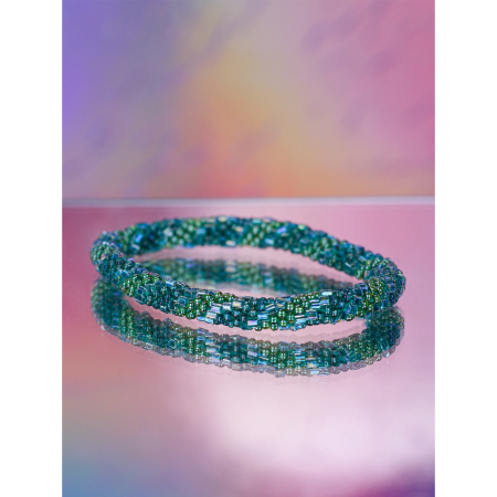 Håndbroderet Nepal Armbånd med Perler i Grønne nuancer fra LE MOSCH