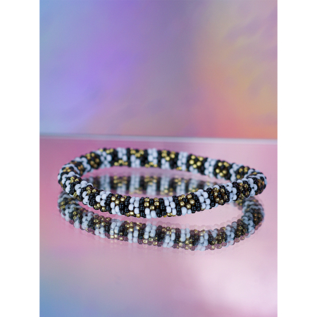 Håndbroderet Nepal Armbånd med Perler i Hvid, Guld og Guld fra LE MOSCH