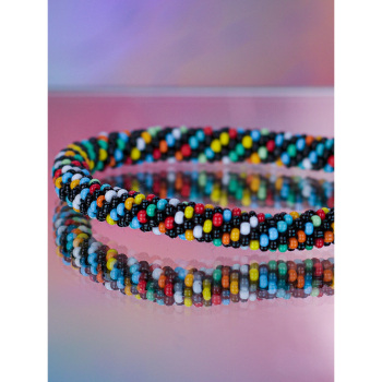 Håndbroderet Nepal Armbånd med Perler i pang farver fra LE MOSCH