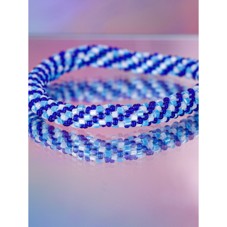 Håndbroderet Nepal Armbånd med Perler i Blå og hvid fra LE MOSCH