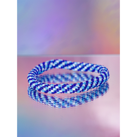 Håndbroderet Nepal Armbånd med Perler i Blå og hvid fra LE MOSCH