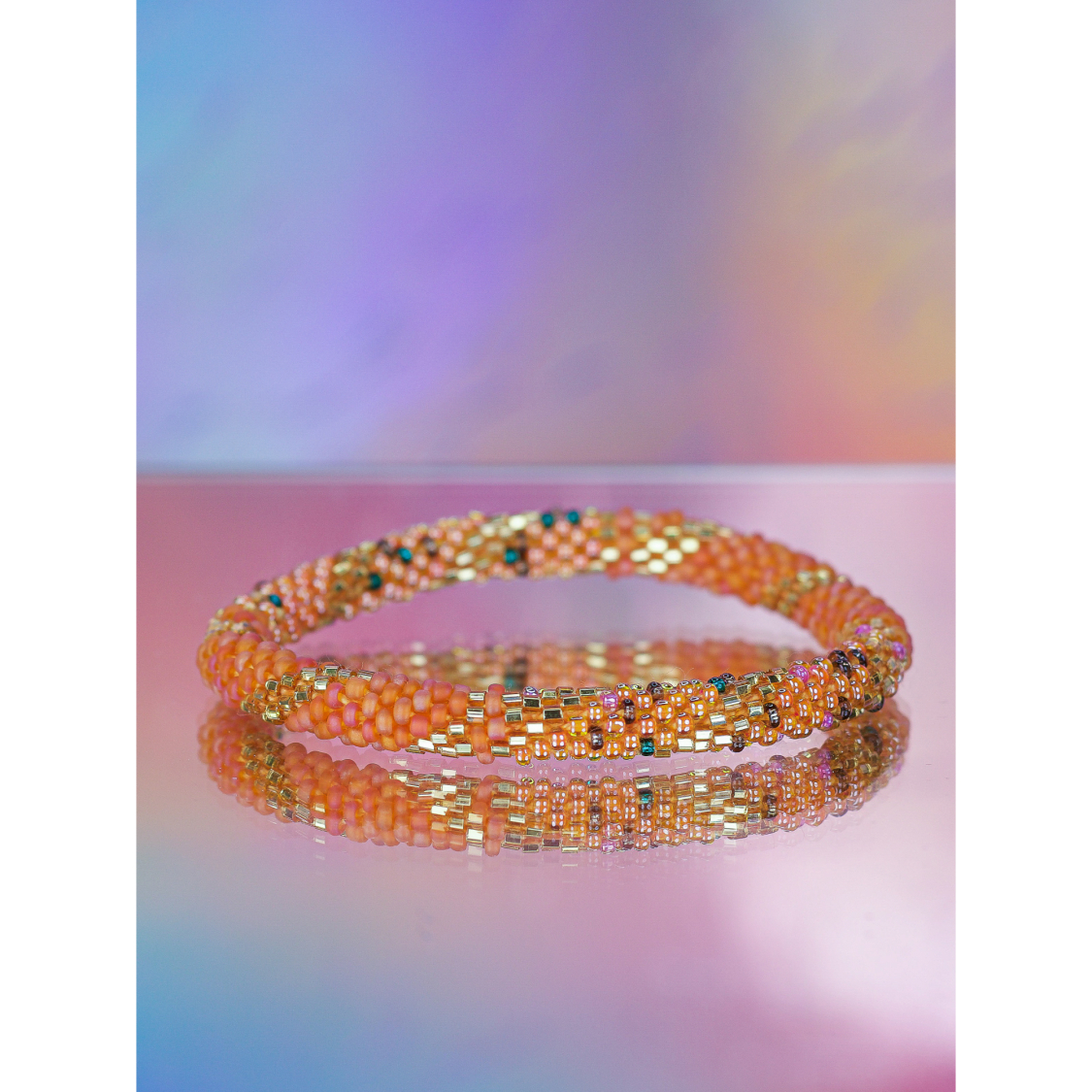 Håndbroderet Nepal Armbånd med Perler i brændte og farverige nuancer fra LE MOSCH