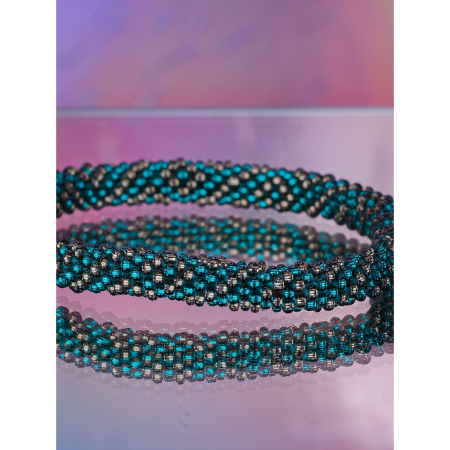 Håndbroderet Nepal Armbånd i smukke petroleumsgrønne farver fra LE MOSCH