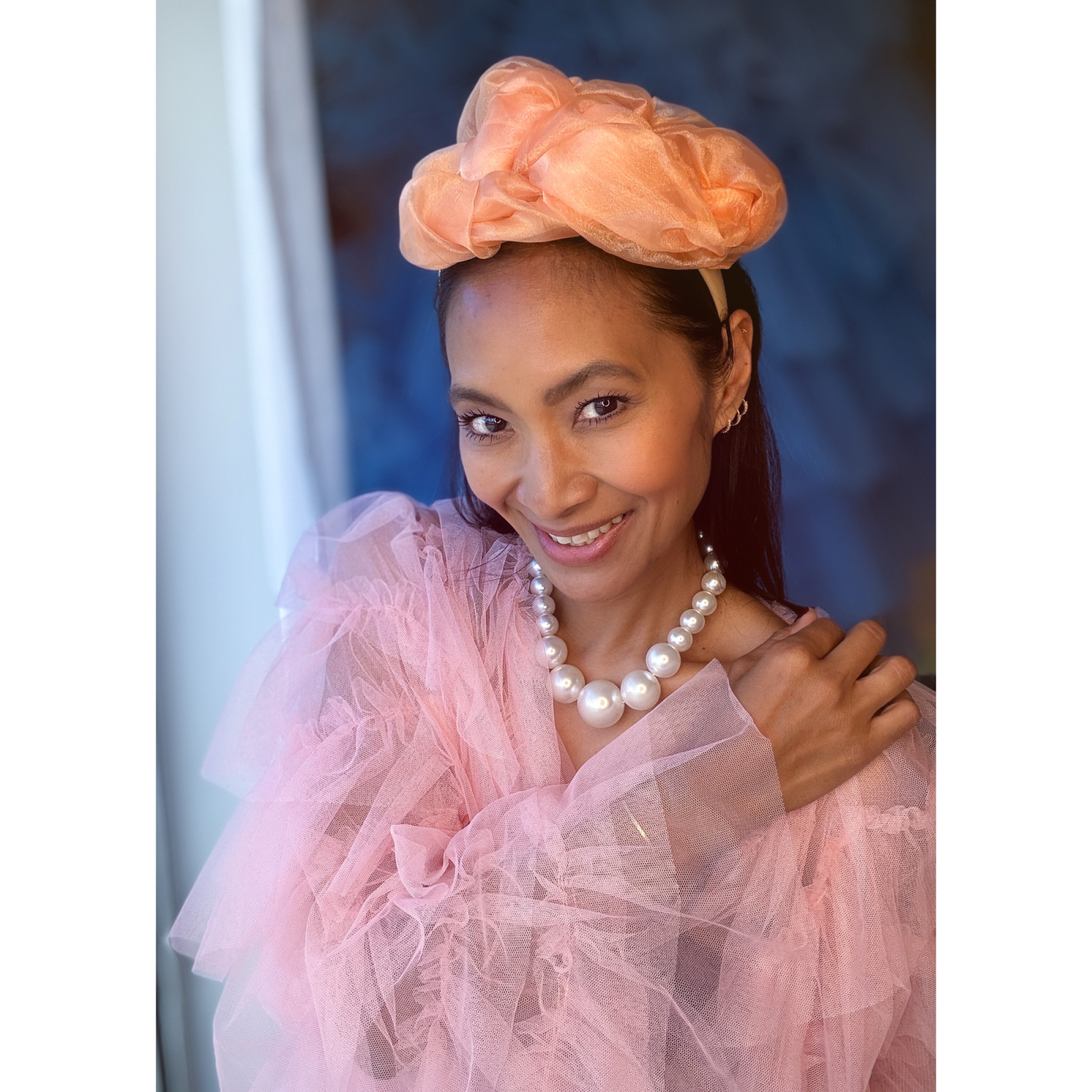 Asymmetrisk Midsommer organza hårbøjle i Peach, smuk og iøjnefaldende hårbøjle, showpiece hårbøjle, 