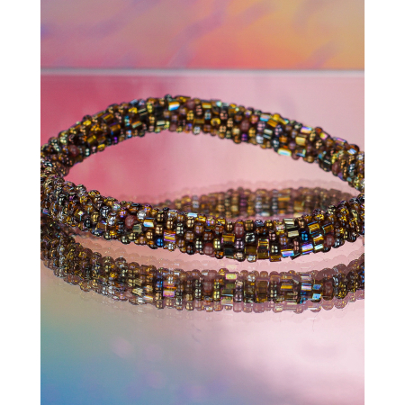 Håndbroderet Nepal Armbånd med glasperler i smukke nuancer fra LE MOSCH