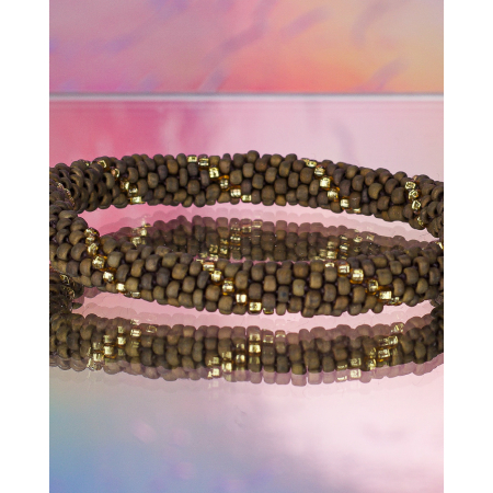 Håndbroderet Nepal Armbånd med glasperler i smuk mat army grøn fra LE MOSCH