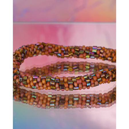 Håndbroderet Nepal Armbånd med glasperler i smukke nuancer fra LE MOSCH