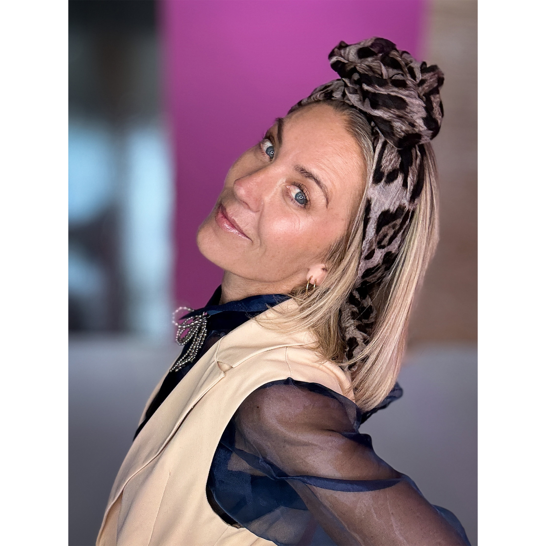 Lullie hårbøjle med lys leo tørklæde fra le mosch