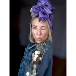 Nitin tørklæde fra LE MOSCH: Bliv forelsket i dette bæredygtige og vintage-inspirerede unika tørklæde i silke, der tilfører et eksklusivt touch til enhver garderobe.