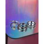 3 sølvfarvede Arlette anti-stress ringe på hånd fra LÉ MOSCH – to med drejefunktion, én med sten