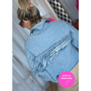 Oversize denimskjorte med frynser bagpå – upcyclet håndværk fra LÉ MOSCH Oversize denimskjorte med frynser bagpå – upcyclet håndværk fra LÉ MOSCH