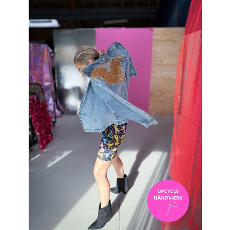 Upcyclet Vintage Vibes Denim Jakke med guld pailetter no 038 fra LÉ MOSCH