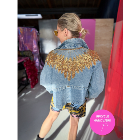 Upcyclet Vintage Vibes Denim Jakke med guld pailetter no 038 fra LÉ MOSCH