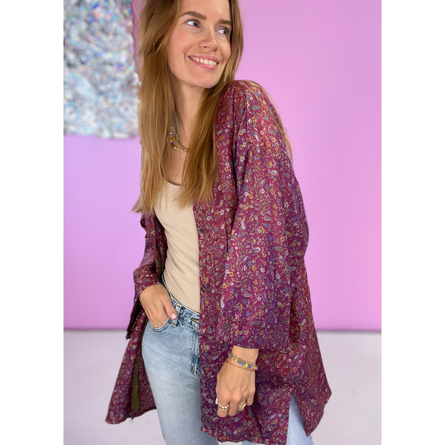 Monya Silkemix kimono no 1701 i Bordeaux. Håndlavet silkemix kimono i vintage sarier - kun 1 stk. af hver! Hurtig levering
