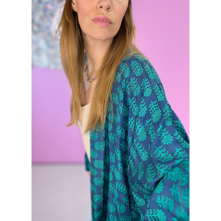 Monya Silkemix kimono no 1703 i Blå. Håndlavet silkemix kimono i vintage sarier - kun 1 stk. af hver! Hurtig levering