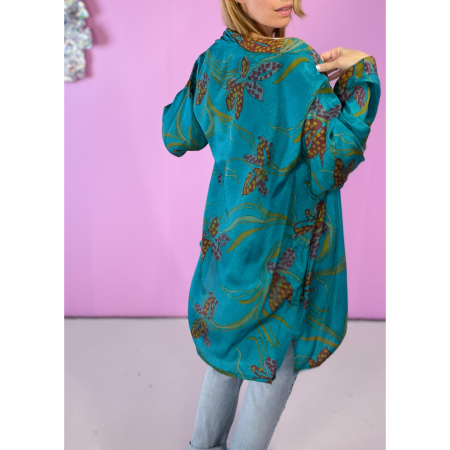 Monya Silkemix kimono no 1704 i Turkis. Håndlavet silkemix kimono i vintage sarier - kun 1 stk. af hver! Hurtig levering