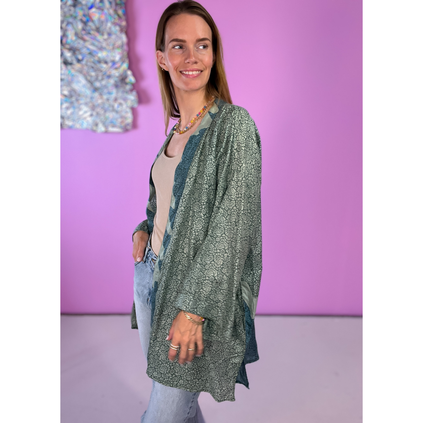 Monya Silkemix kimono no 1706 i mint. Håndlavet silkemix kimono i vintage sarier - kun 1 stk. af hver! Hurtig levering