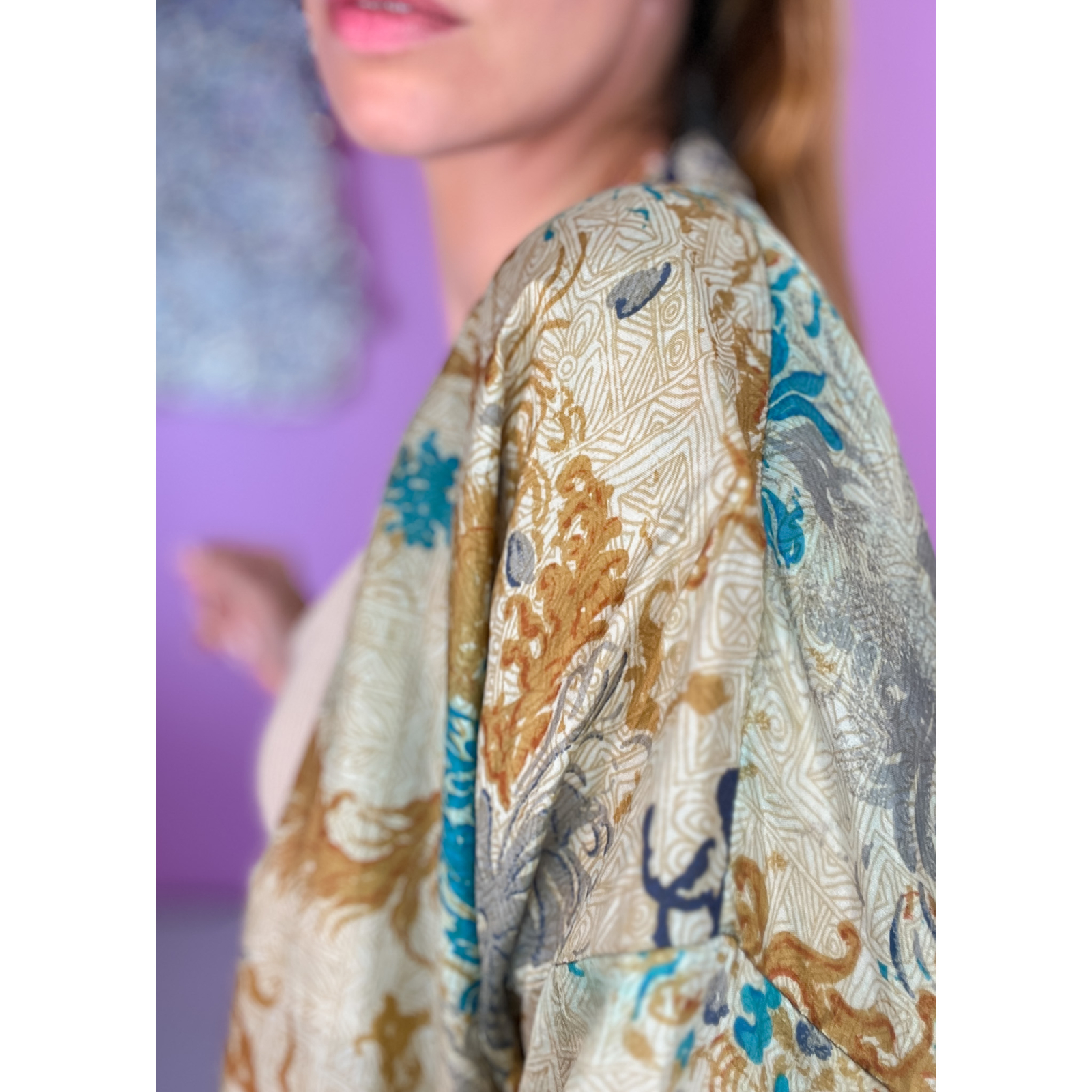 Monya Silkemix kimono no 1709 i Turkis. Håndlavet silkemix kimono i vintage sarier - kun 1 stk. af hver! Hurtig levering