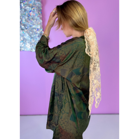 Monya Silkemix kimono no 1720 i Støvet Grøn. Håndlavet silkemix kimono i vintage sarier - kun 1 stk. af hver! Hurtig levering