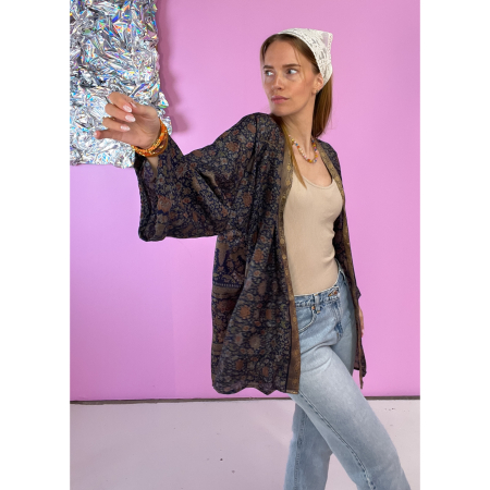 Monya Silkemix kimono no 1722 i Blå. Håndlavet silkemix kimono i vintage sarier - kun 1 stk. af hver! Hurtig levering