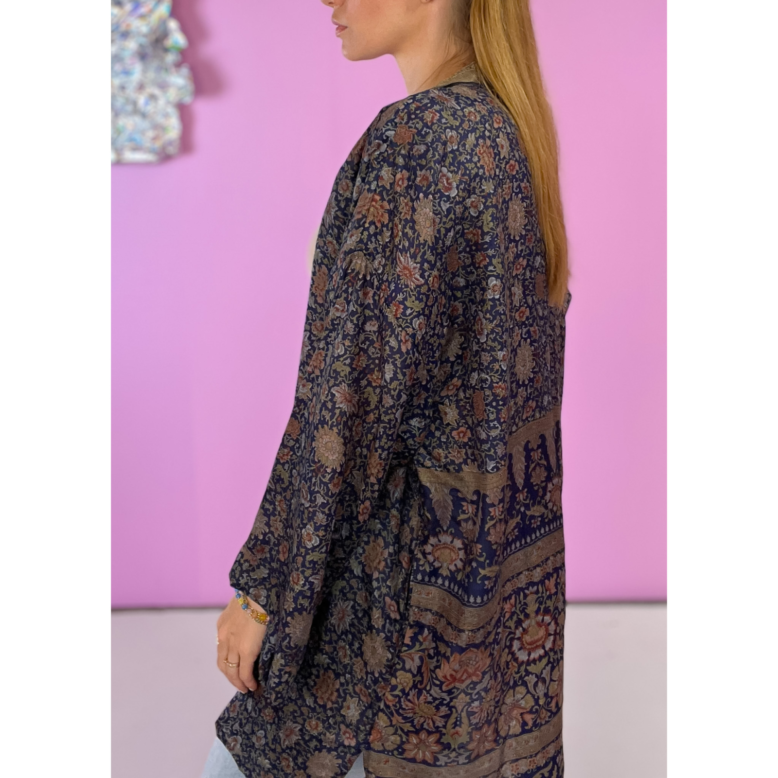 Monya Silkemix kimono no 1723 i Blå. Håndlavet silkemix kimono i vintage sarier - kun 1 stk. af hver! Hurtig levering