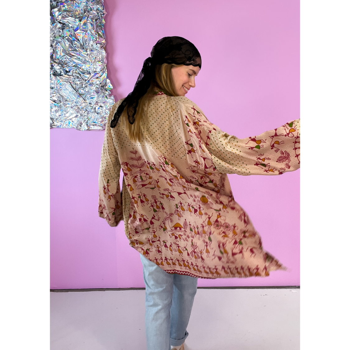 Monya Silkemix kimono no 1729 i Beige. Håndlavet silkemix kimono i vintage sarier - kun 1 stk. af hver! Hurtig levering