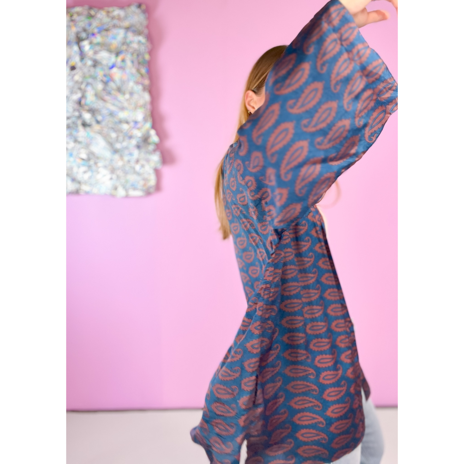 Monya Silkemix kimono no 1733 i Blå. Håndlavet silkemix kimono i vintage sarier - kun 1 stk. af hver! Hurtig levering