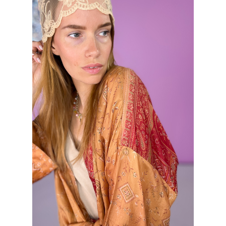 Monya Silkemix kimono no 1738 i orange. Håndlavet silkemix kimono i vintage sarier - kun 1 stk. af hver! Hurtig levering