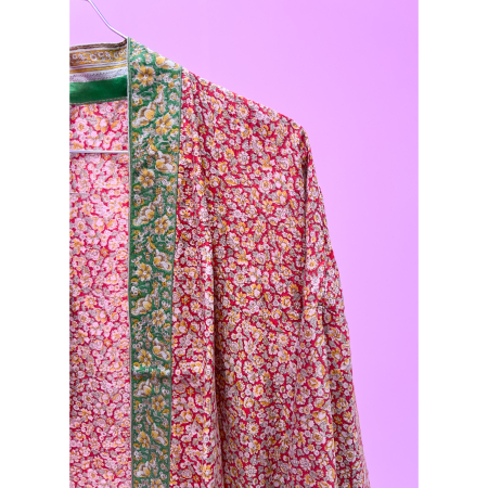 Monya Silkemix kimono no 1739 i rød. Håndlavet silkemix kimono i vintage sarier - kun 1 stk. af hver! Hurtig levering