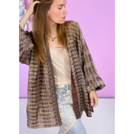 Monya Silkemix kimono no 1741 i rød. Håndlavet silkemix kimono i vintage sarier - kun 1 stk. af hver! Hurtig levering