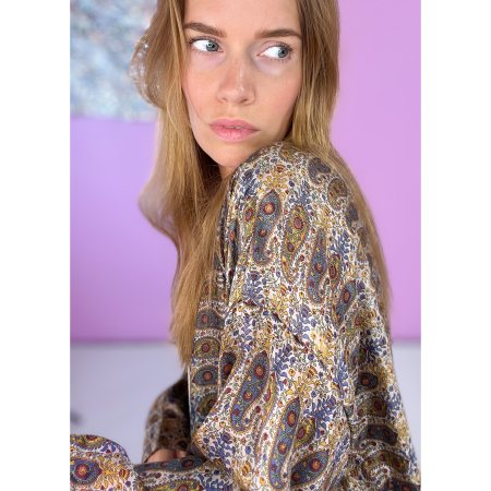 Monya Silkemix kimono no 1742 i rød. Håndlavet silkemix kimono i vintage sarier - kun 1 stk. af hver! Hurtig levering