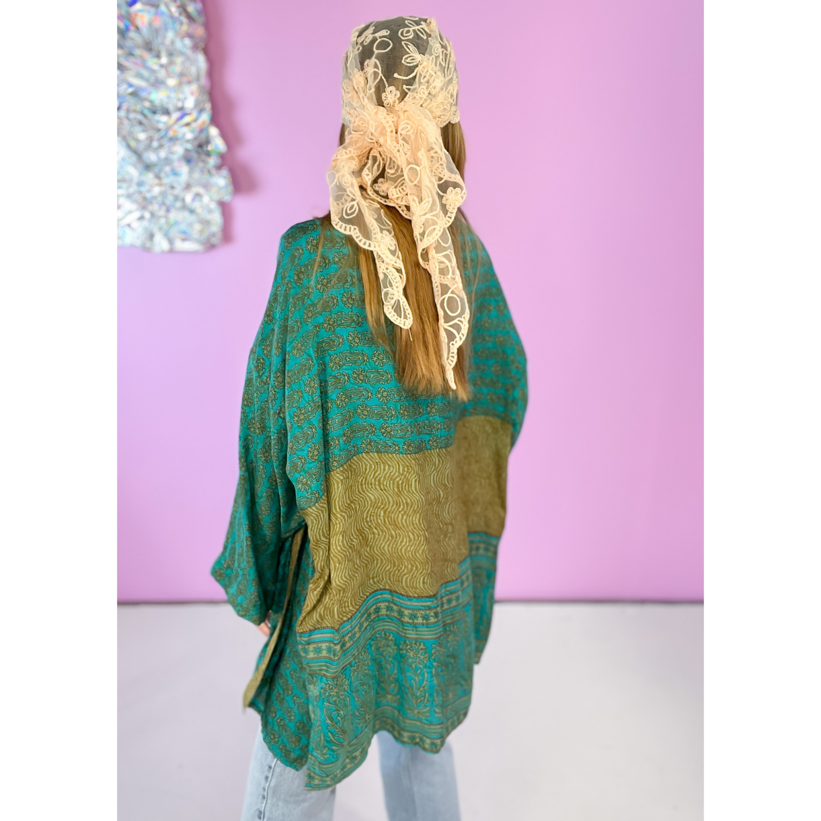 Monya Silkemix kimono no 1743 i Turkis. Håndlavet silkemix kimono i vintage sarier - kun 1 stk. af hver! Hurtig levering